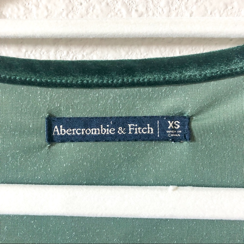 Green Velvet Crop Top - Picture 3 of 4